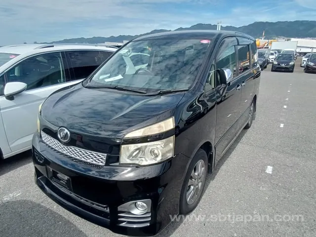 Toyota Voxy Zs 2012 photo 2