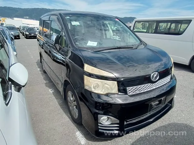 Toyota Voxy Zs