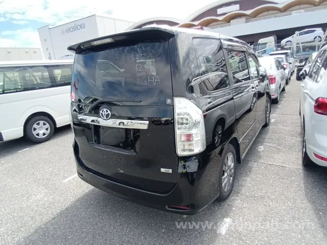 Toyota Voxy Zs 2012 photo 4