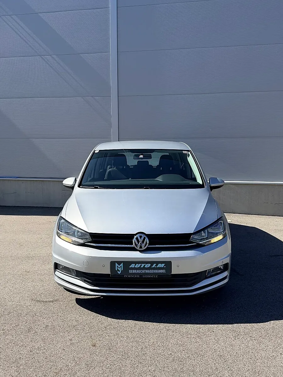 Volkswagen Touran 2017 photo 2