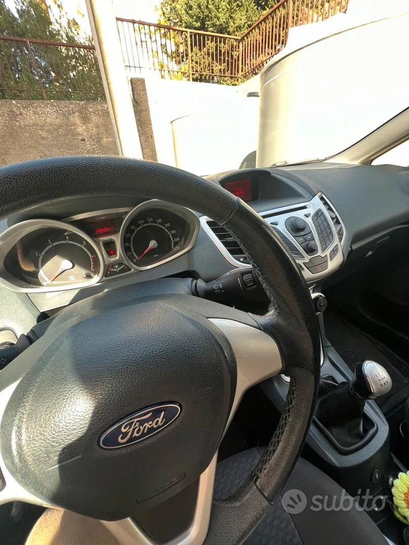 Ford Fiesta 2009 photo 3