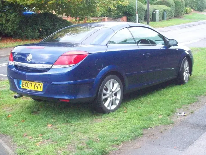 Vauxhall Astra 2007 photo 2