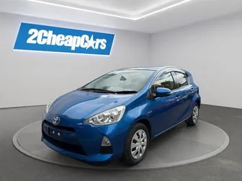 Toyota Aqua 2014 photo 2