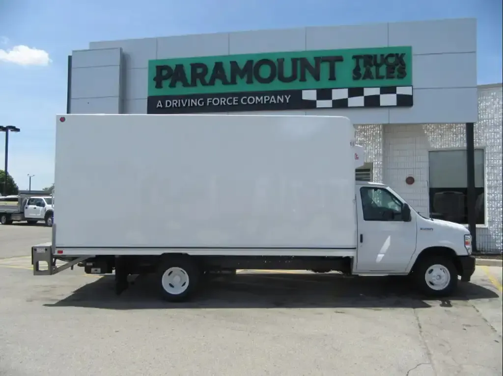 Ford E-450 2023 photo 2