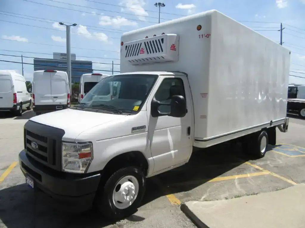 Ford E-450 2023 photo 3