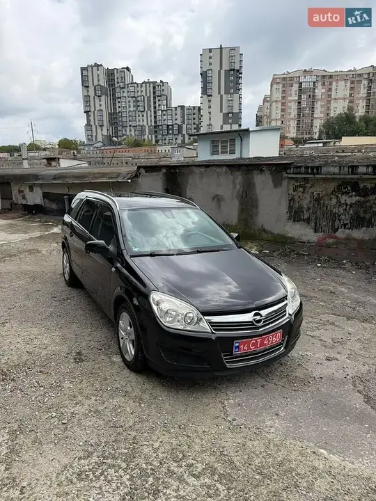 Opel Astra 2009 photo 2