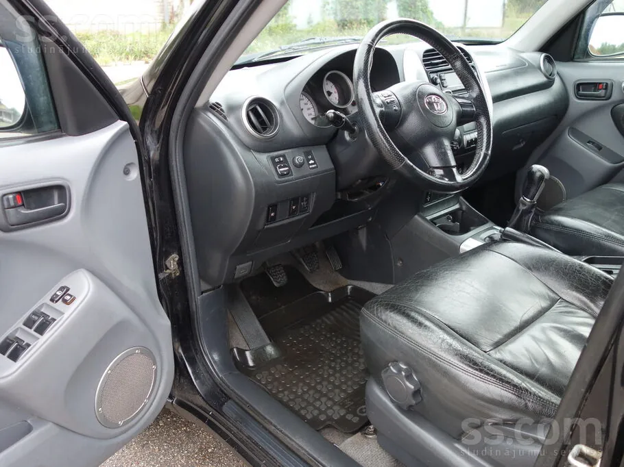 Toyota Rav4 2004 photo 5
