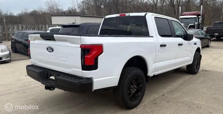Ford F-150 Lightning 2026 photo 2