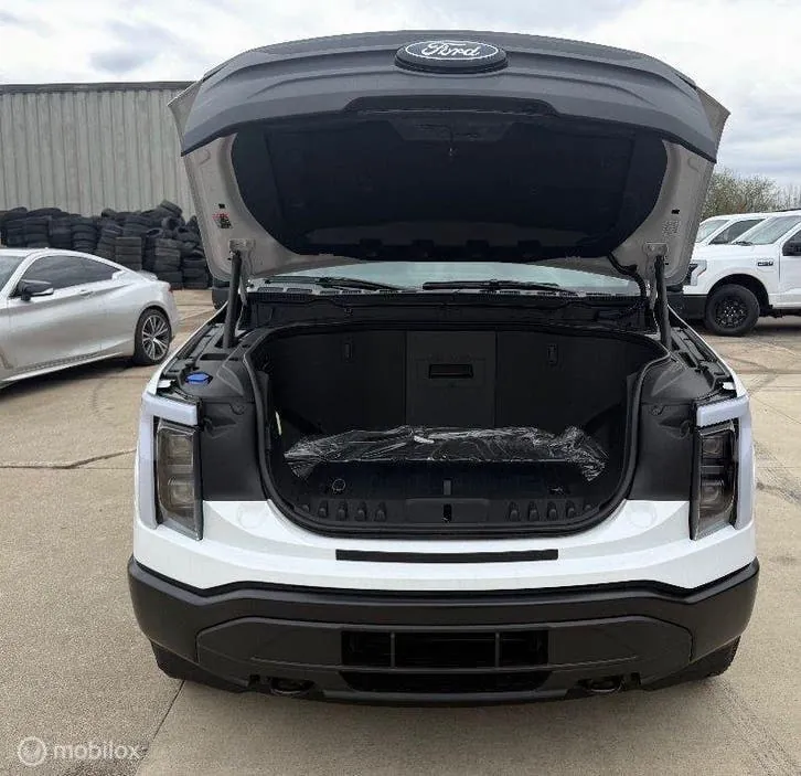 Ford F-150 Lightning 2026 photo 3