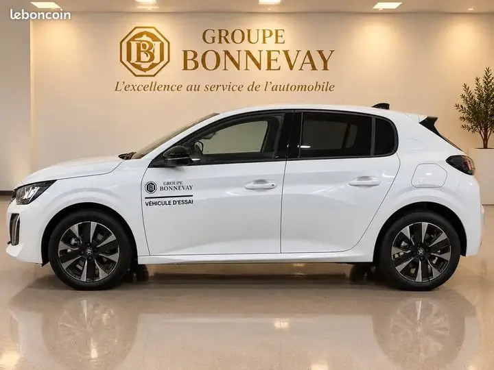 Peugeot 208 2026 photo 2