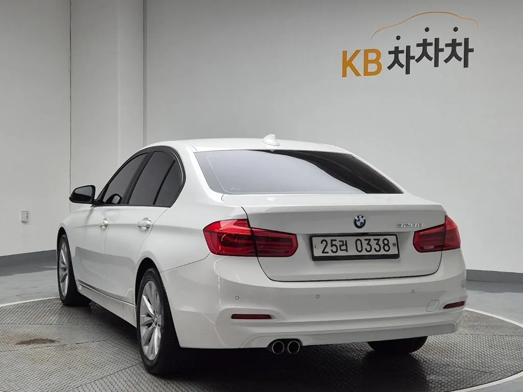 BMW 3 Series 2016 photo 2