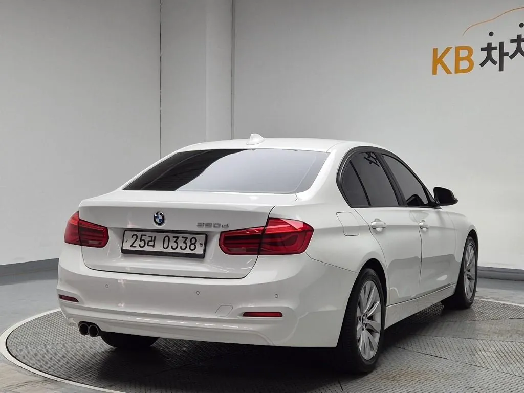 BMW 3 Series 2016 photo 3