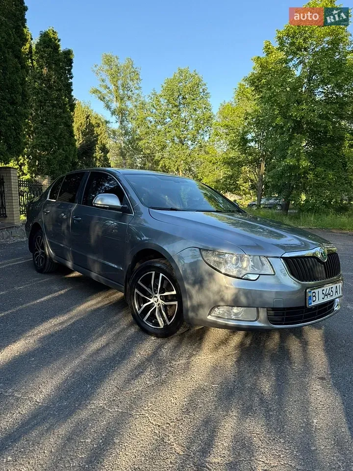 Skoda Superb 2011 photo 4
