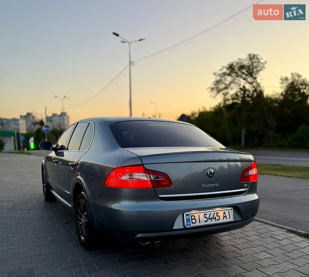 Skoda Superb 2011 photo 2