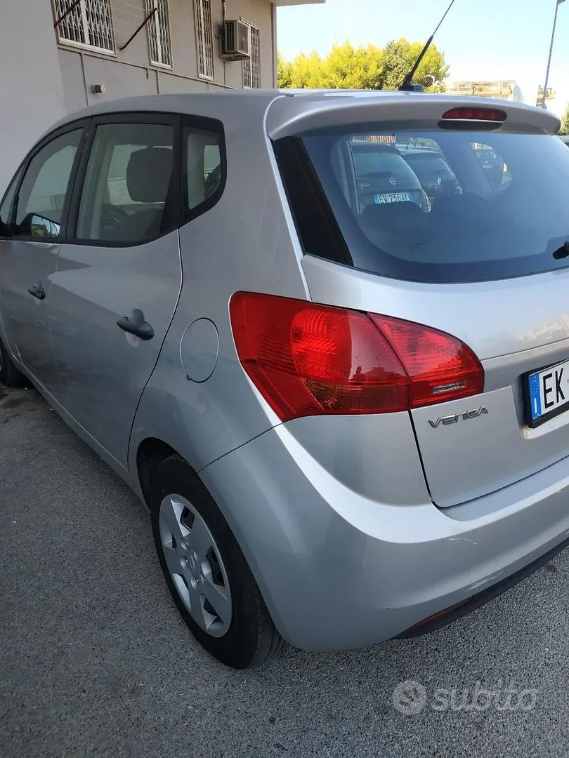 Kia Venga 2012 photo 4