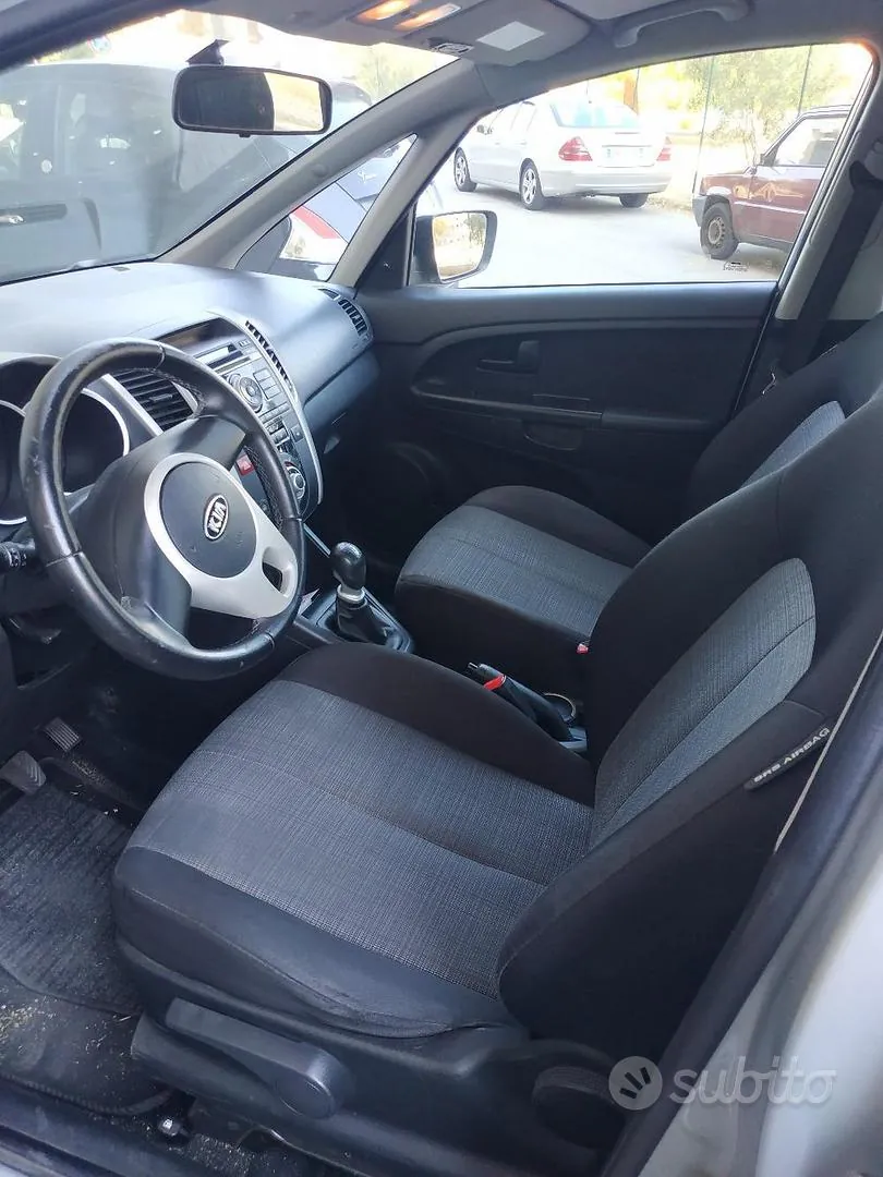 Kia Venga 2012 photo 5