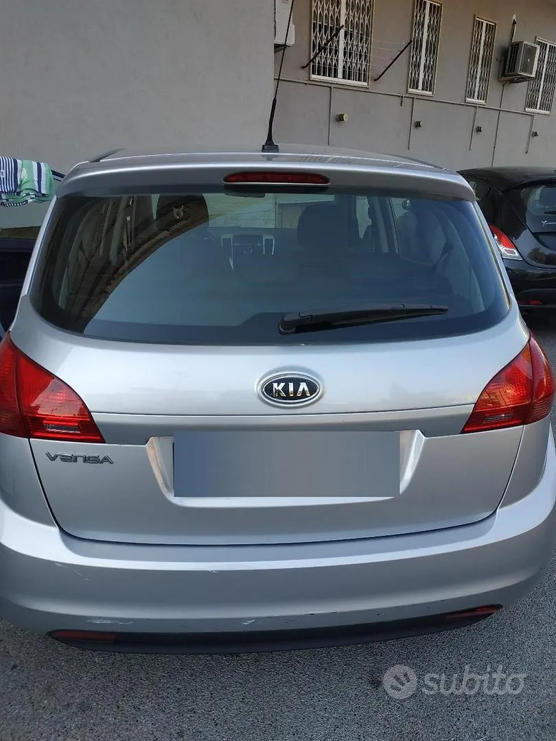 Kia Venga 2012 photo 2
