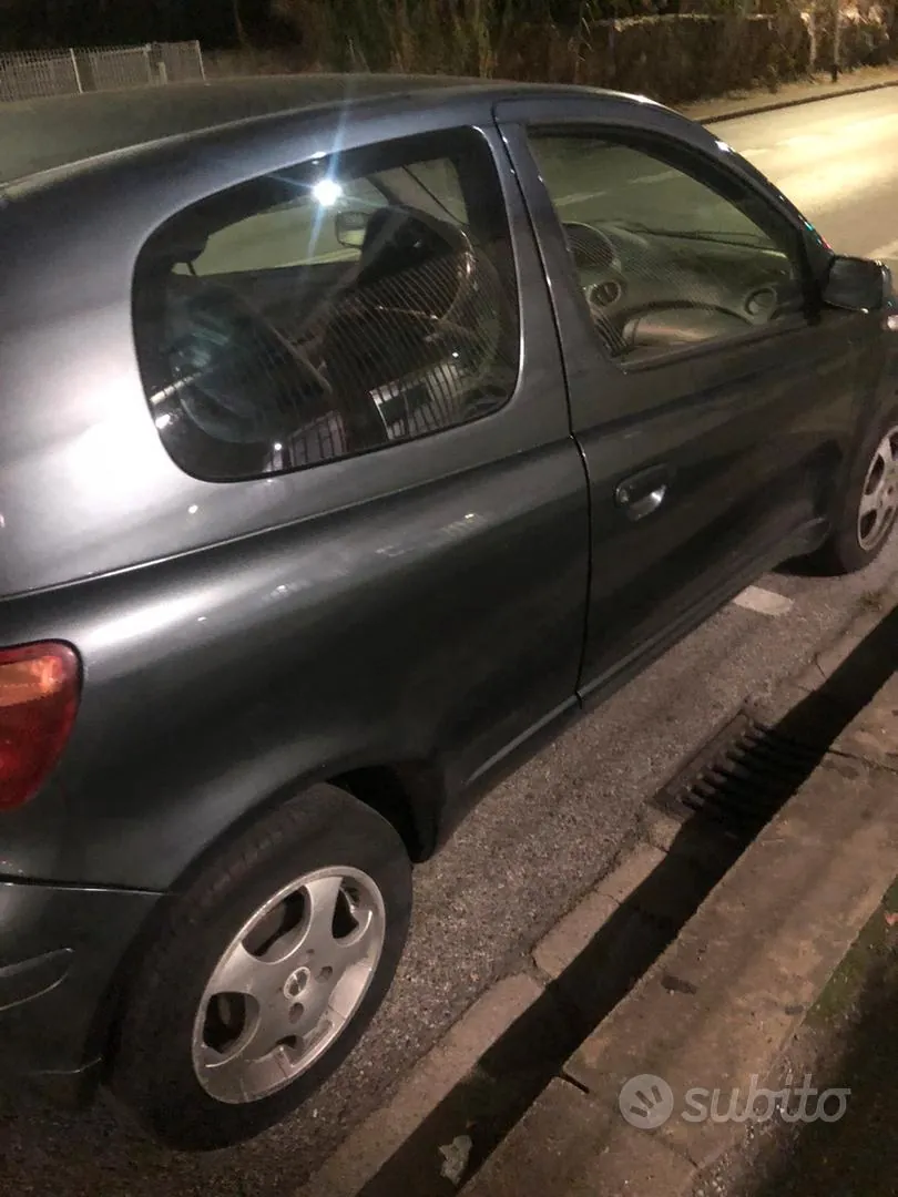 Toyota Yaris 2005 photo 2