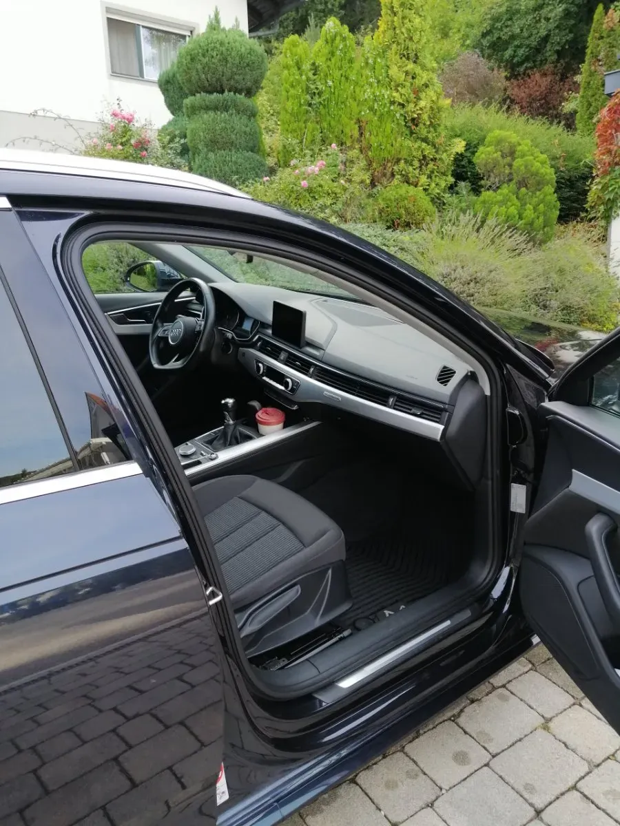Audi A4 2018 photo 2
