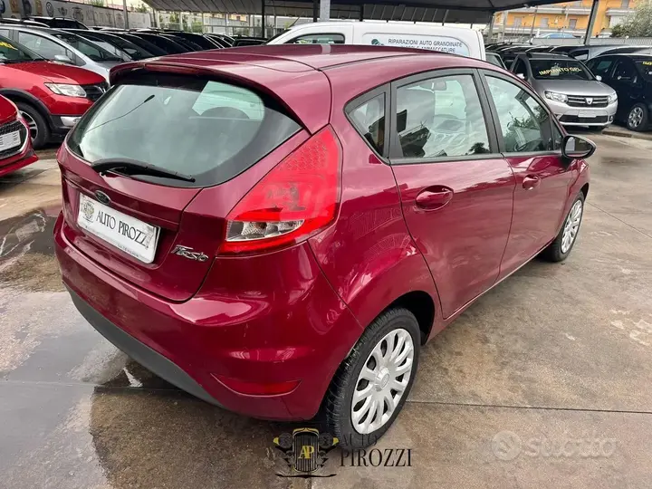 Ford Fiesta 2010 photo 4