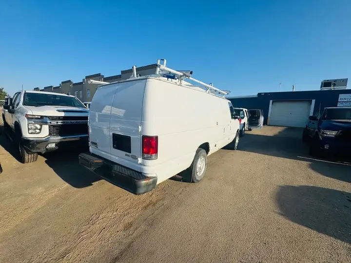 Ford E-350 2013 photo 5