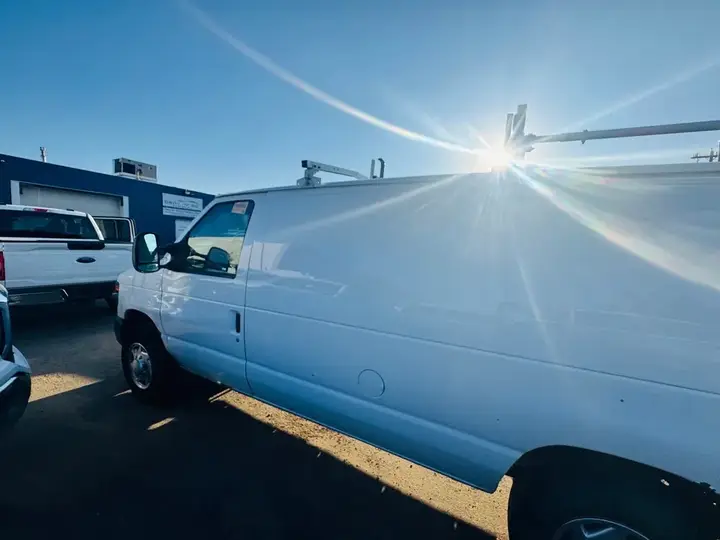 Ford E-350 2013 photo 4