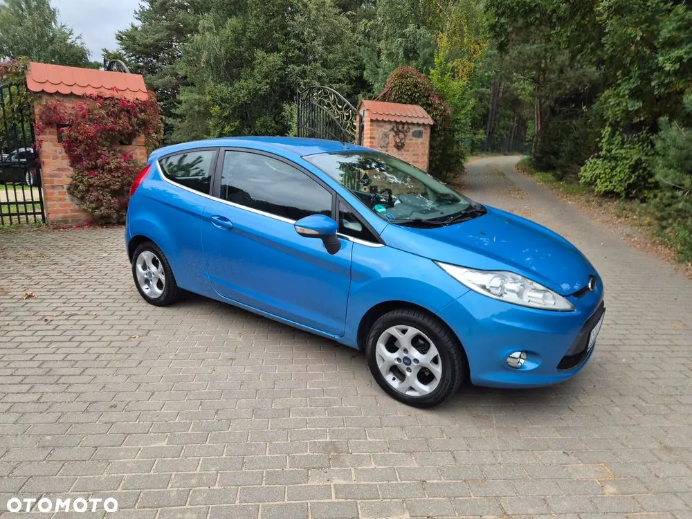 Ford Fiesta 2010 photo 2