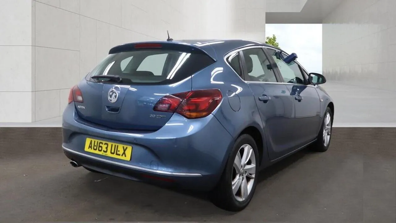Vauxhall Astra 2013 photo 4
