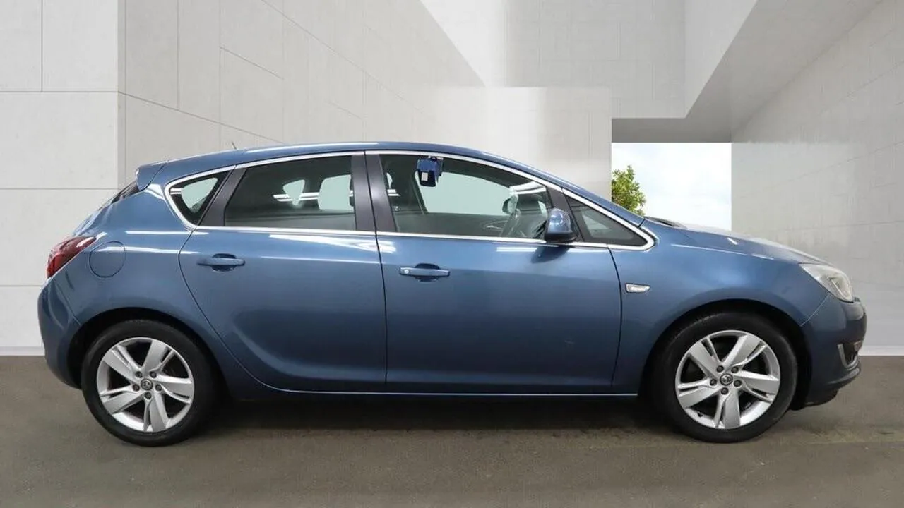 Vauxhall Astra 2013 photo 5