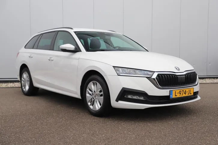 Skoda Octavia 2021 photo 3
