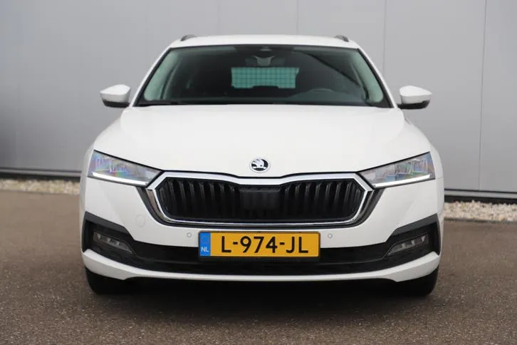 Skoda Octavia 2021 photo 2