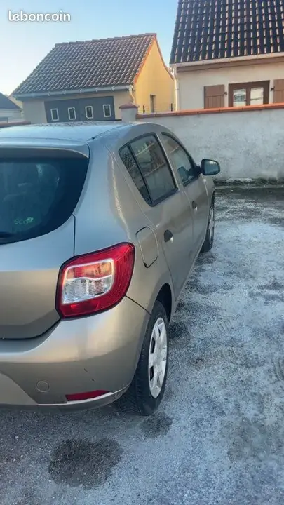 Dacia Sandero 2013 photo 2