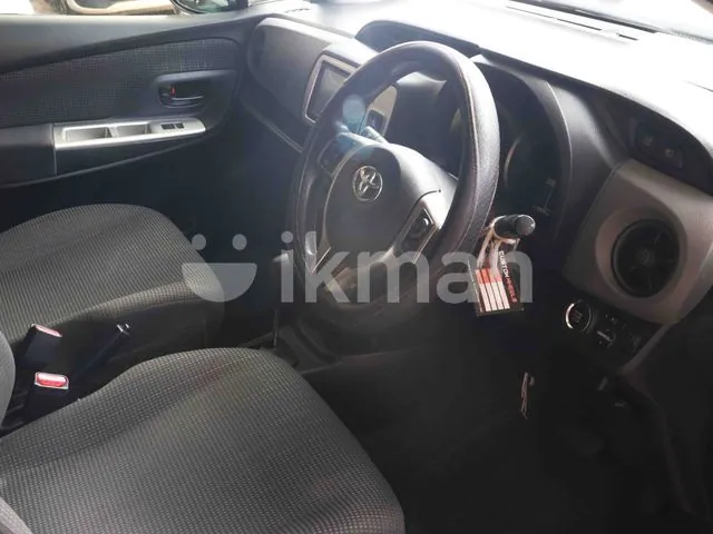 Toyota Vitz 2015 photo 2