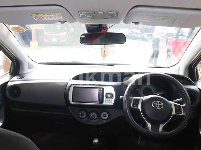 Toyota Vitz 2015 photo 3