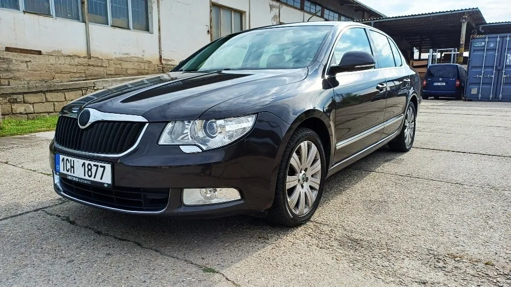 Skoda Superb 2009 photo 2