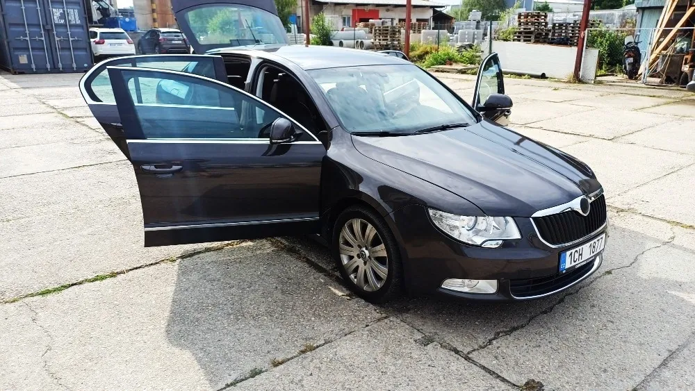 Skoda Superb 2009 photo 4
