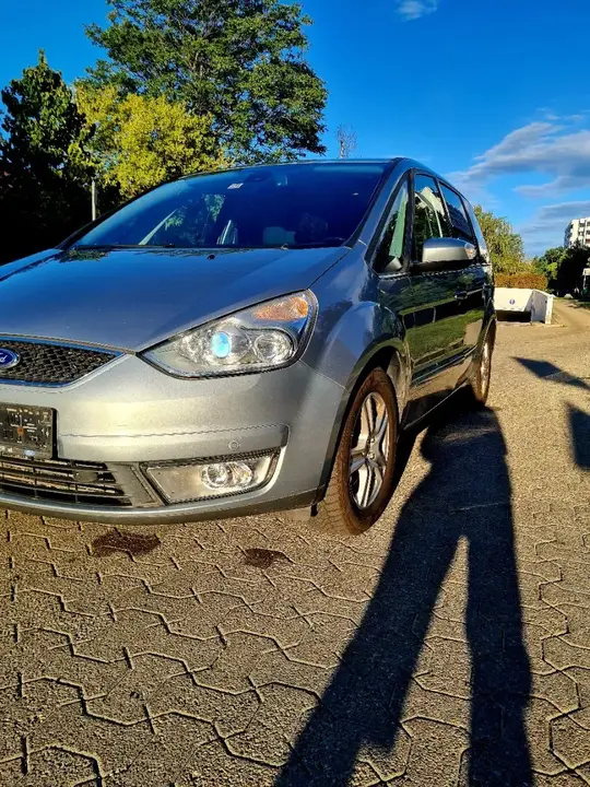 Ford Galaxy 2010 photo 2