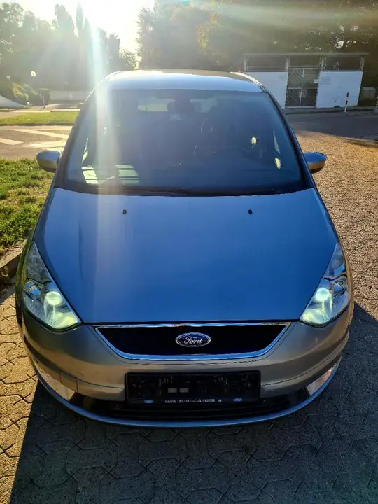 Ford Galaxy 2010 photo 3