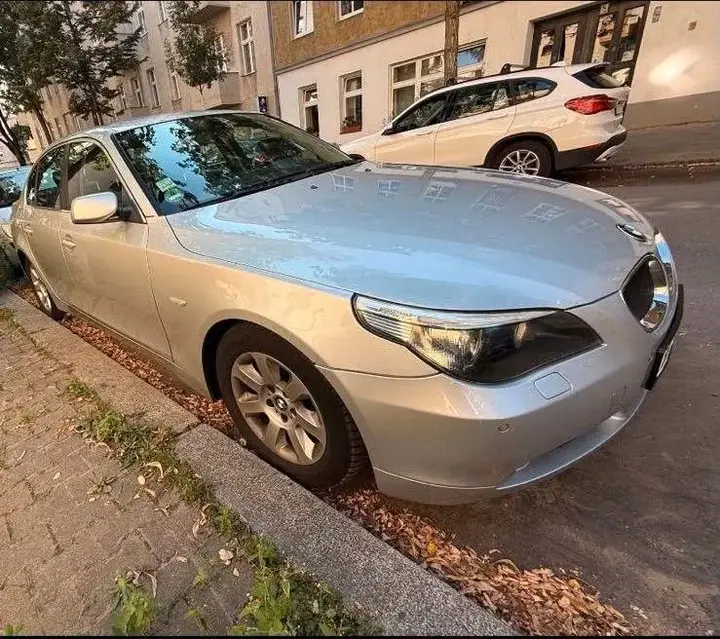 BMW 520I