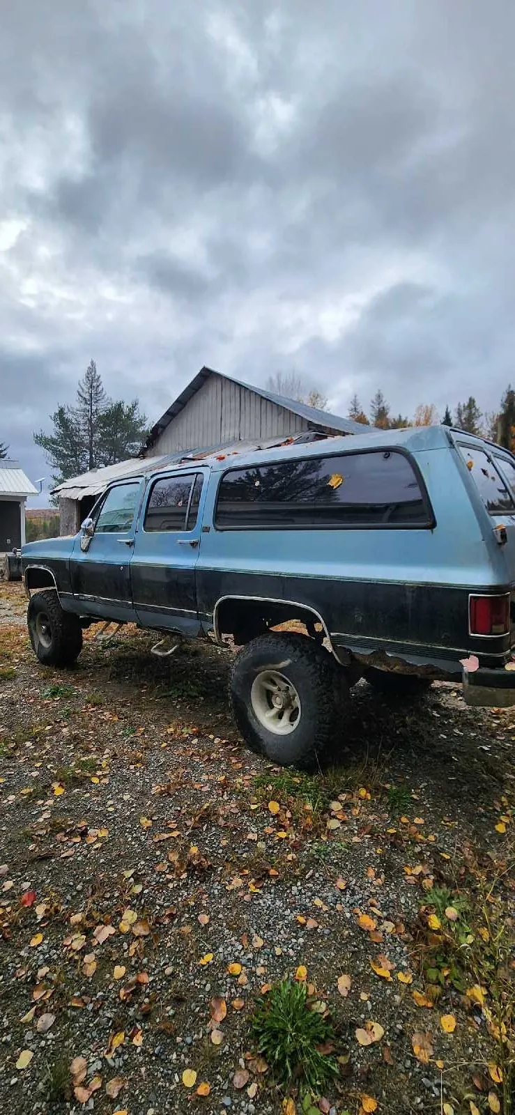 GMC Suburban 1989 photo 3