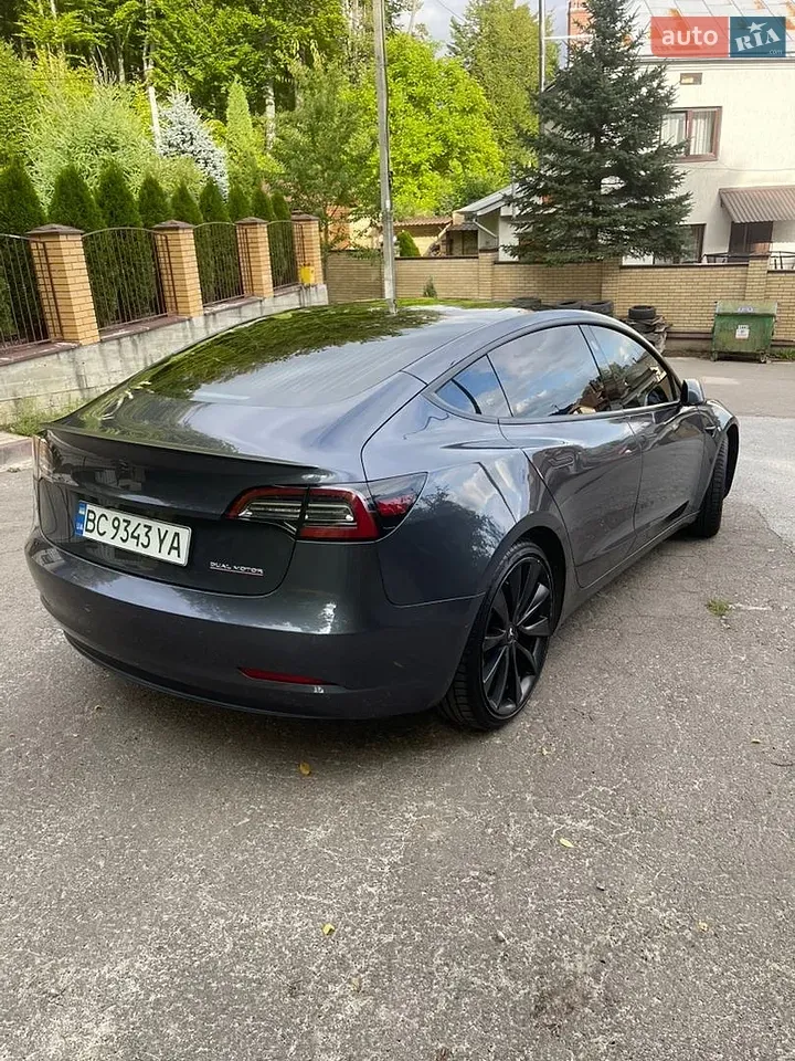 Tesla Model 3 2020 photo 3