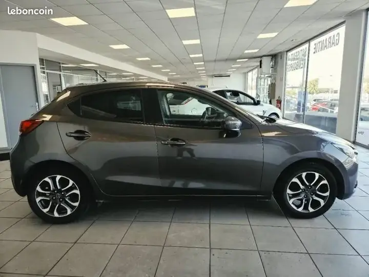 Mazda 2 2017 photo 4