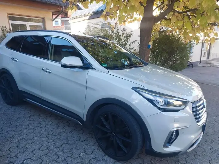 Hyundai Grand Santa Fe