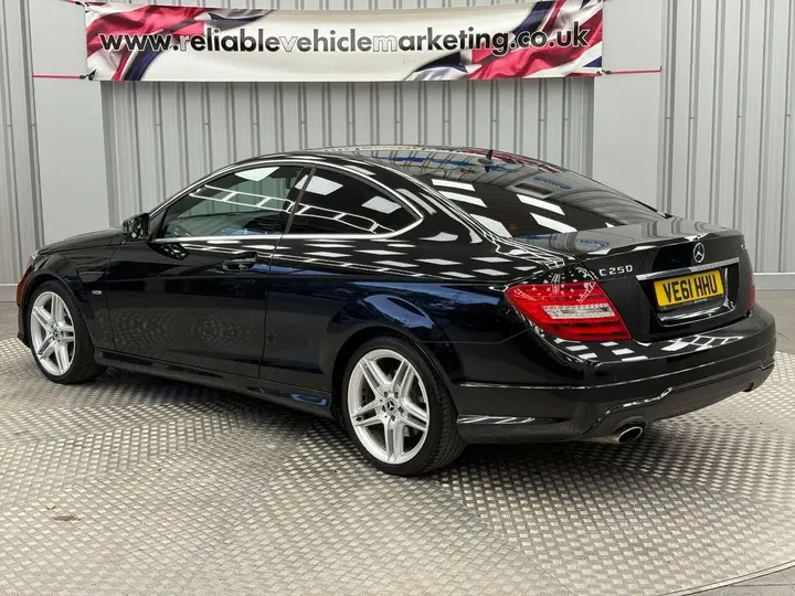 Mercedes-Benz C-Class 2011 photo 4