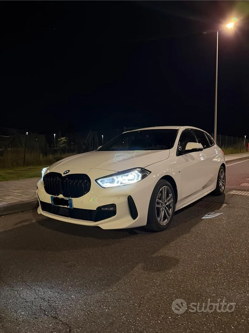 BMW Serie 1 118I 2023 photo 2
