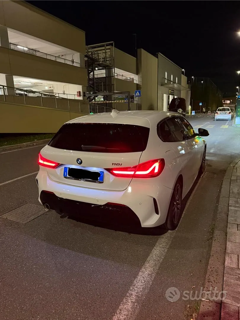 BMW Serie 1 118I 2023 photo 4