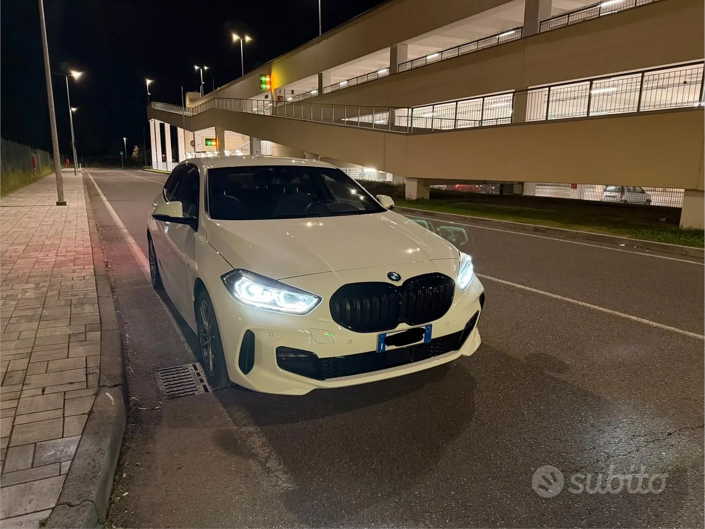 BMW Serie 1 118I 2023 photo 3
