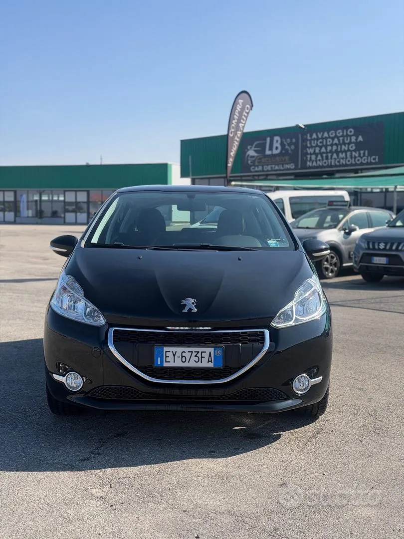 Peugeot 208 2015 photo 3