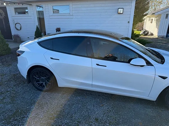 Tesla Model 3 2024 photo 4