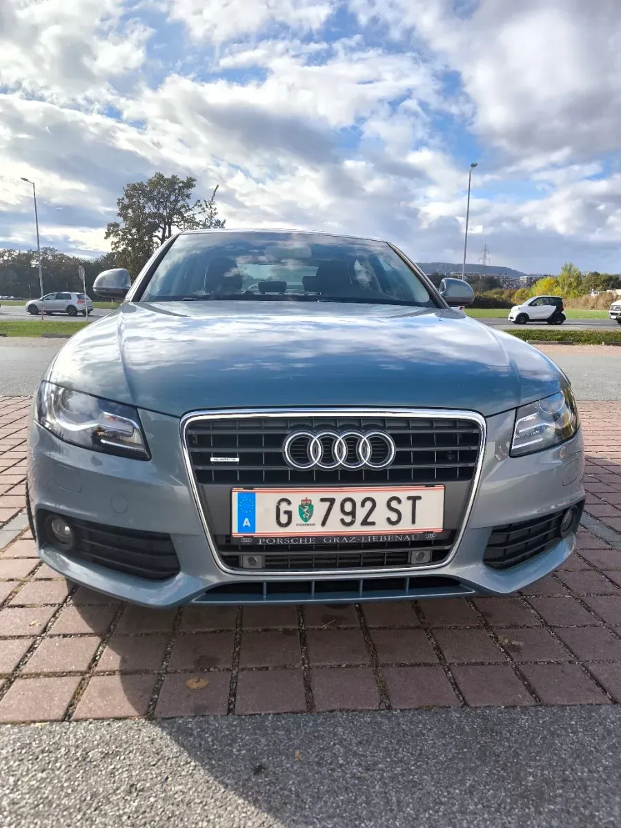 Audi A4 2009 photo 2